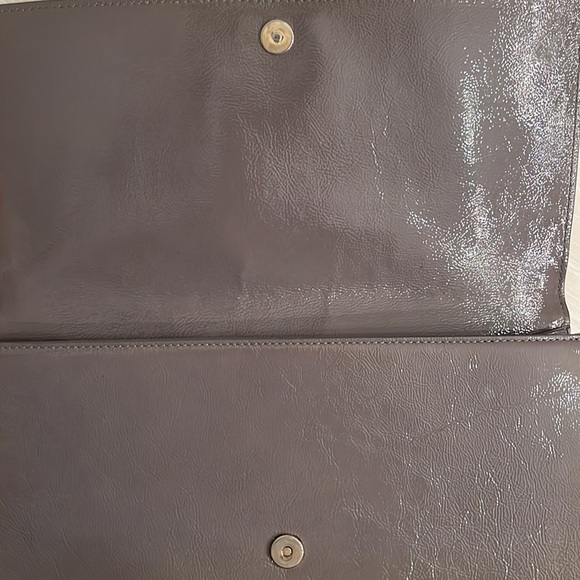 YSL Gray patent leather clutch - Picture 5 of 6